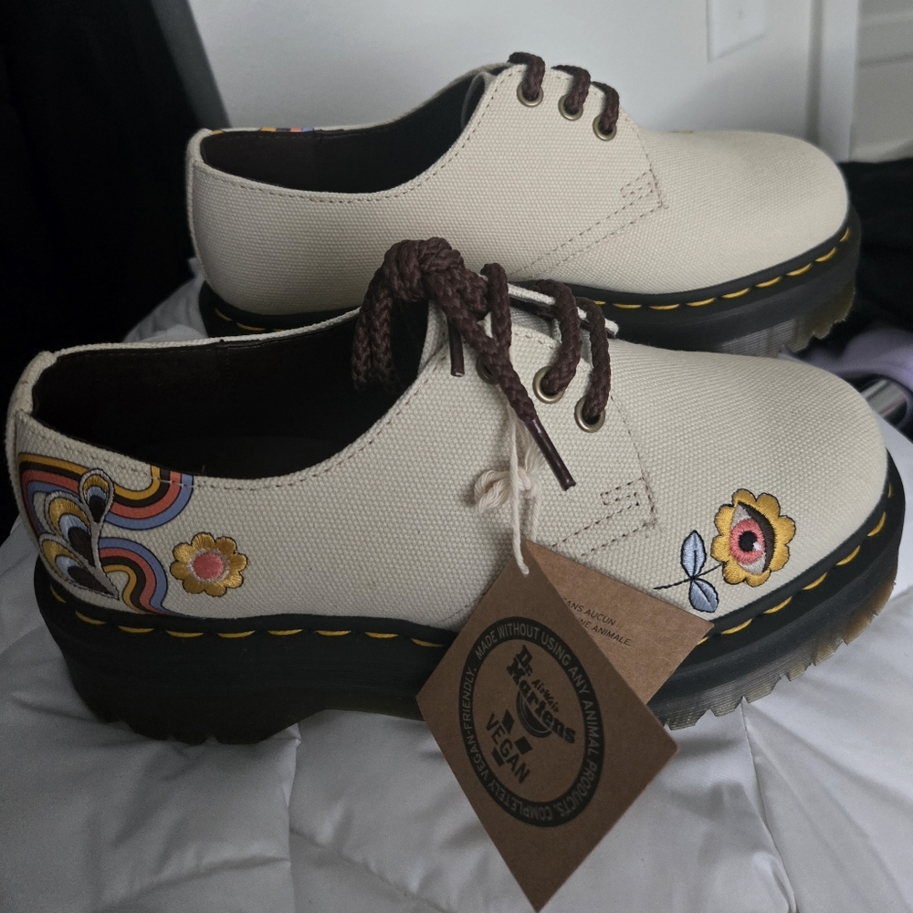 NWT. Dr Martens Canvas Embroidered Platform Oxfords -NO BOX - Picture 2 of 9